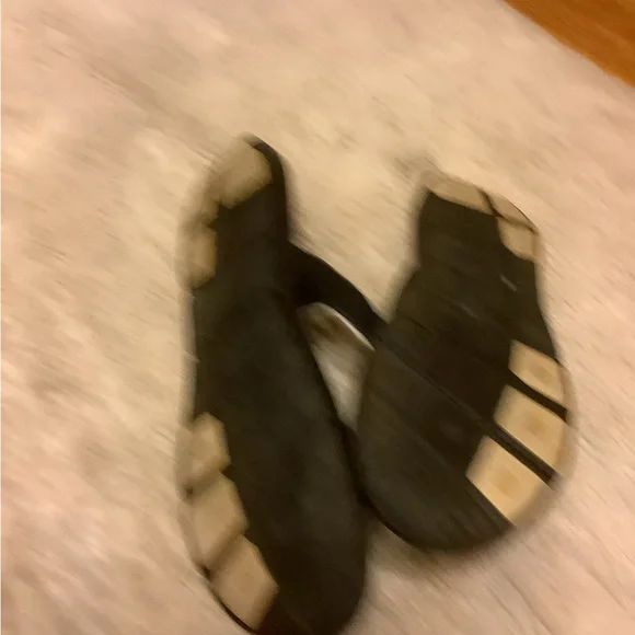 Nike Women's Black Flip Flops - Picture 3 of 5